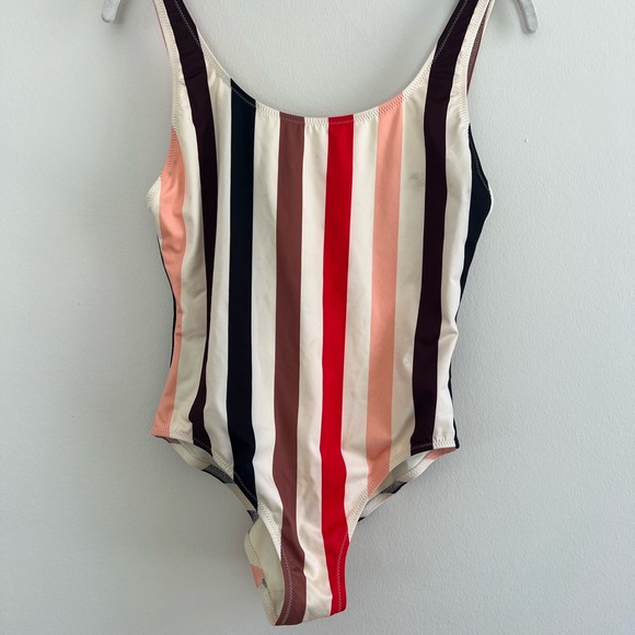 Solid & Striped The Anne-Marie Lipstick Stipe Swimsuit
Size S/M - Picture 3 of 6